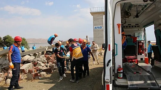 Elazığ Depreminin Merkez Üssünde Gerçeği Aratmayan Tatbikat