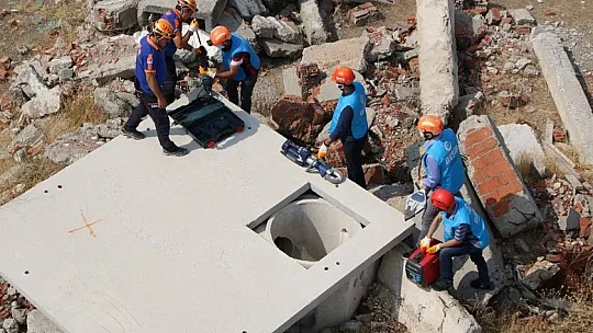 Elazığ Depreminin Merkez Üssünde Gerçeği Aratmayan Tatbikat