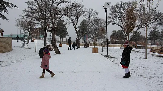 Yılın İlk Karının Yağdığı Harput'tan Kartpostallık Görüntülüler