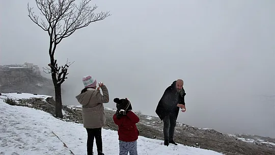 Yılın İlk Karının Yağdığı Harput'tan Kartpostallık Görüntülüler