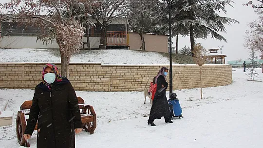 Yılın İlk Karının Yağdığı Harput'tan Kartpostallık Görüntülüler