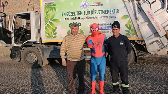 'Örümcek Adam' Sokak Hayvanlarının Kahramanı Oldu