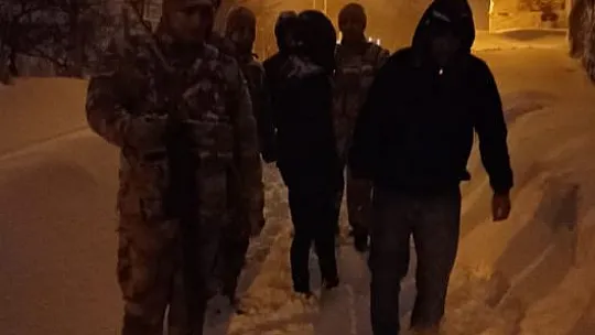 Elazığ'da donmak üzere olan hayvanlar kurtarıldı