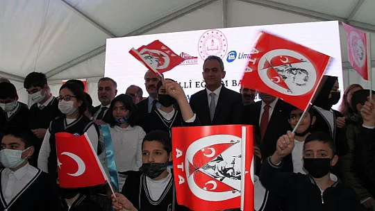 Bakan Özer Limak Ortaokulu'nun Açılışına Katıldı