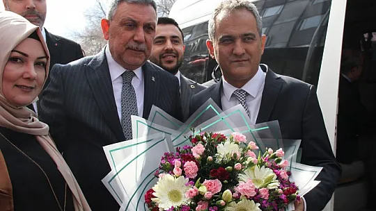 Milli Eğitim Bakanı Özer Elazığ Belediyesi'ni Ziyaret Etti