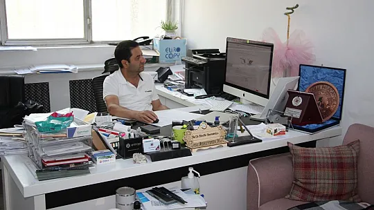Türk Profesörden Önemli Çalışma Işık Dalga Boyu Analizörü Cihazı Üretti