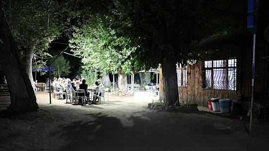 Bu Kıraathaneye Erkekler Giremiyor