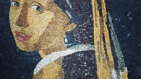 Topladığı atık taşları sanat eserine dönüştürüyor