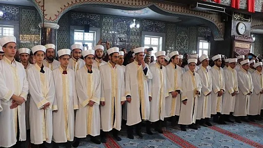 İzzetpaşa Camii'nde hafızlık icazet merasimi yapıldı