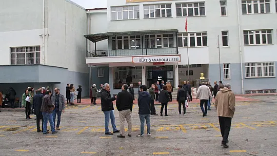 Uzun yıllar sonra sınava giren öğretmenlerden öğrencilere uyarı