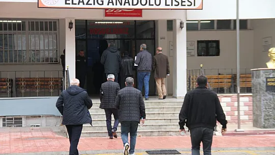 Uzun yıllar sonra sınava giren öğretmenlerden öğrencilere uyarı