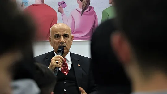 Bakan Kirişci, söylediği türküyle kulakların pasını sildi