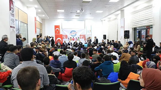 Bakan Kirişci, söylediği türküyle kulakların pasını sildi