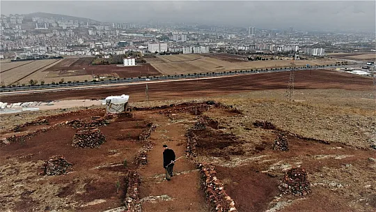 Taşlık araziyi ormana çevirmişti: Yetkililer teşekkür edip fidan desteğinde bulundu