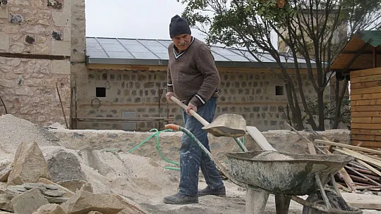 515 yıllık tarihi Ahmet Bey Camisinde restorasyon çalışmaları sürüyor