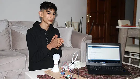 Lise öğrencisi, sese duyarlı lamba geliştirdi