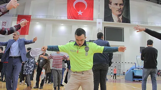 Elazığ'da onlarca özel birey, 'Engelliler Şenliği'nde buluştu
