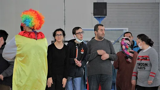 Elazığ'da onlarca özel birey, 'Engelliler Şenliği'nde buluştu