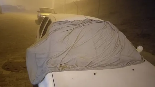 Elazığ'da sıcaklık -6'ya düştü, sürücüler araçlarını branda ile örttü