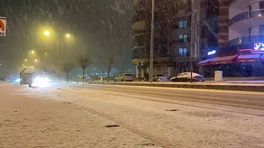 Elazığ'da Beklenen Kar Yağışı Başladı