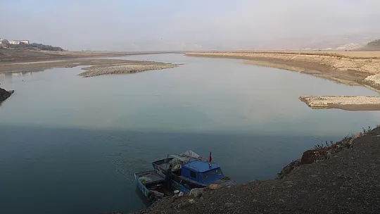 Kuraklığın en net fotoğrafı: 'Suya girmek yasaktır' yazısı var, su yok