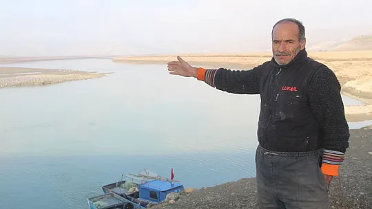 Kuraklığın en net fotoğrafı: 'Suya girmek yasaktır' yazısı var, su yok