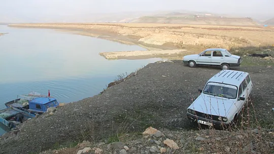 Kuraklığın en net fotoğrafı: 'Suya girmek yasaktır' yazısı var, su yok