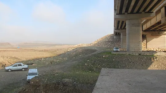 Kuraklığın en net fotoğrafı: 'Suya girmek yasaktır' yazısı var, su yok