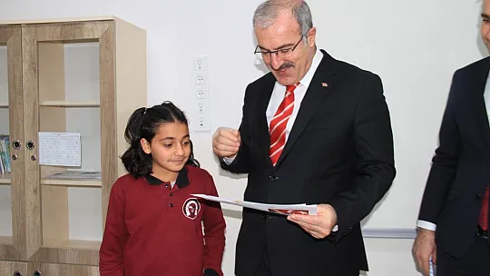 Elazığ'da 129 bin öğrenci karne heyecanı yaşadı