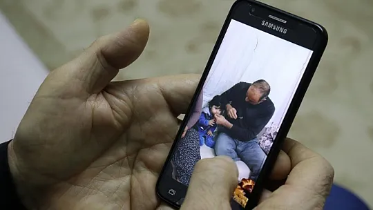 Depremde torununu ve gelinini kaybeden Yıldız: 'Hiçbir zaman depremin yaraları unutulmuyor'
