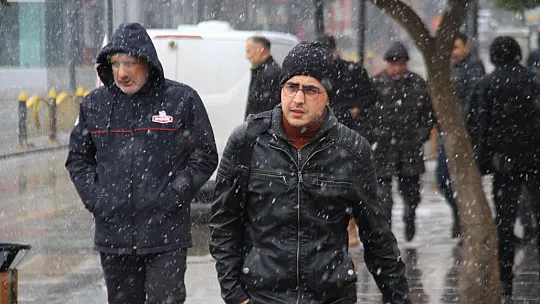 Elazığ'da uzun süredir beklenen kar yağışı başladı