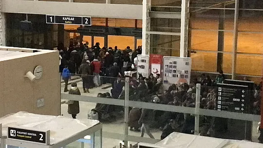 Elazığ Havalimanında Mahşeri Kalabalık...