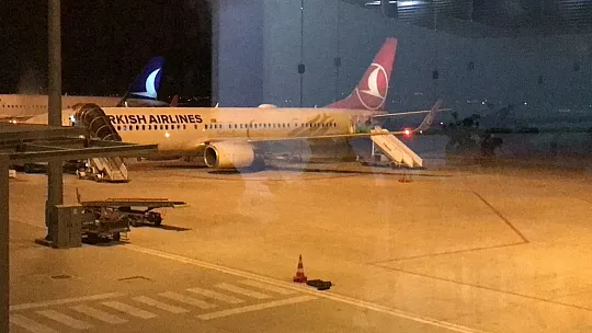 Elazığ Havalimanında Mahşeri Kalabalık...