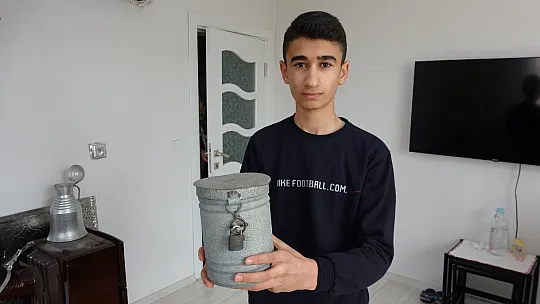 Yaşları küçük ama gönülleri büyük, kumbaralarını depremzedeler için bağışladılar