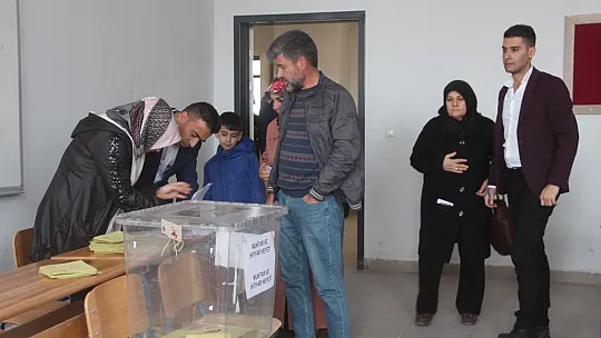 Muhtarlık seçimleri cumhurbaşkanlığı seçimlerini aratmadı