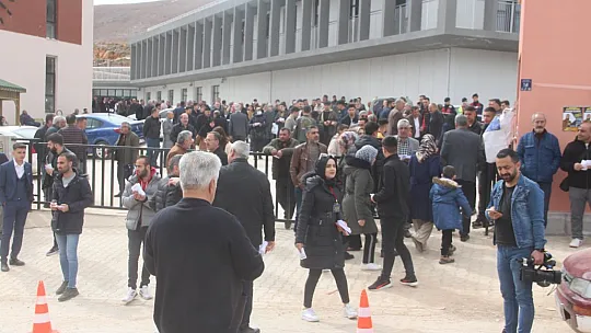 Muhtarlık seçimleri cumhurbaşkanlığı seçimlerini aratmadı