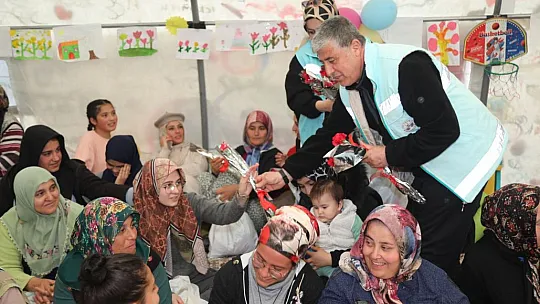 Elazığ Belediyesi depremzede kadınları yalnız bırakmadı