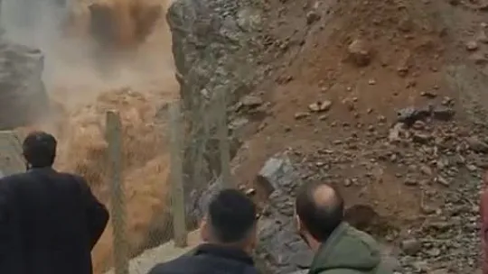 Eazığ'da şiddetli yağış sonrası şelale taştı