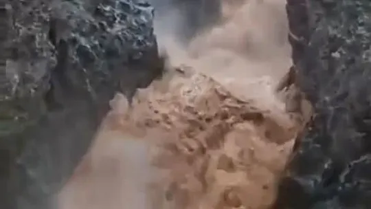 Eazığ'da şiddetli yağış sonrası şelale taştı