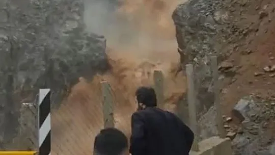 Eazığ'da şiddetli yağış sonrası şelale taştı