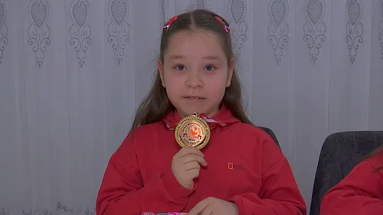 8 yaşındaki şampiyon ikizler matematikte dünyayı dize getirdi