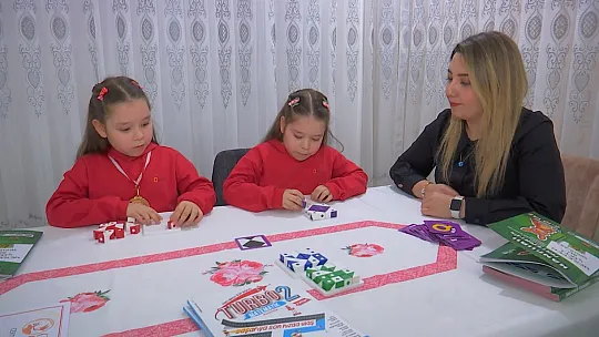 8 yaşındaki şampiyon ikizler matematikte dünyayı dize getirdi