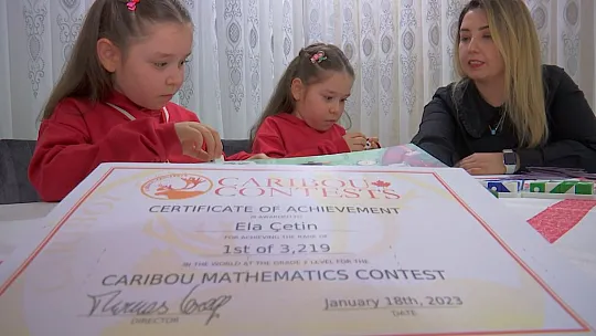 8 yaşındaki şampiyon ikizler matematikte dünyayı dize getirdi
