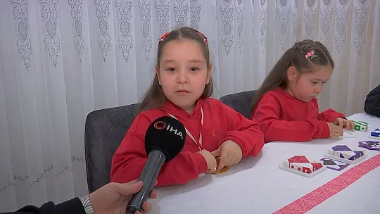 8 yaşındaki şampiyon ikizler matematikte dünyayı dize getirdi