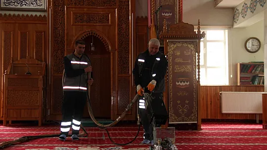 Elazığ'da camiler 'Gül' kokuyor