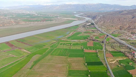 Baraj sahasını eken çiftçiler: 'Sular gelirse her şey gider'