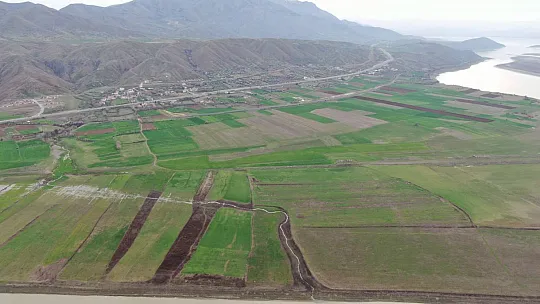 Baraj sahasını eken çiftçiler: 'Sular gelirse her şey gider'