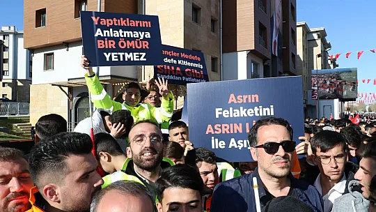 Cumhurbaşkanı Erdoğan, Elazığ'da depremzedelere seslendi
