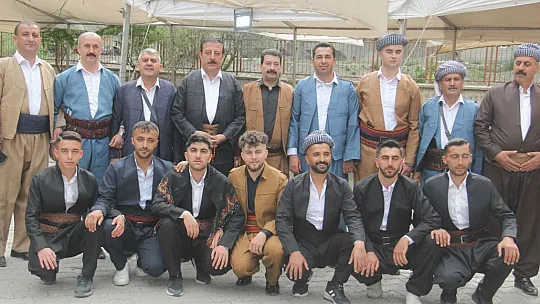 Böyle düğün görülmedi: Damada 5 milyon 300 bin lira, İranlı geline 15 kilo altın takıldı