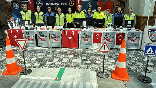 Elazığ'da polis ve jandarma ekipleri vatandaşları bilgilendirdi